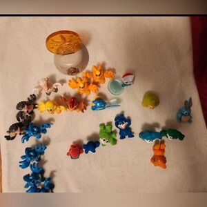 Vibrant Animal Playset with Blue and Orange Figures